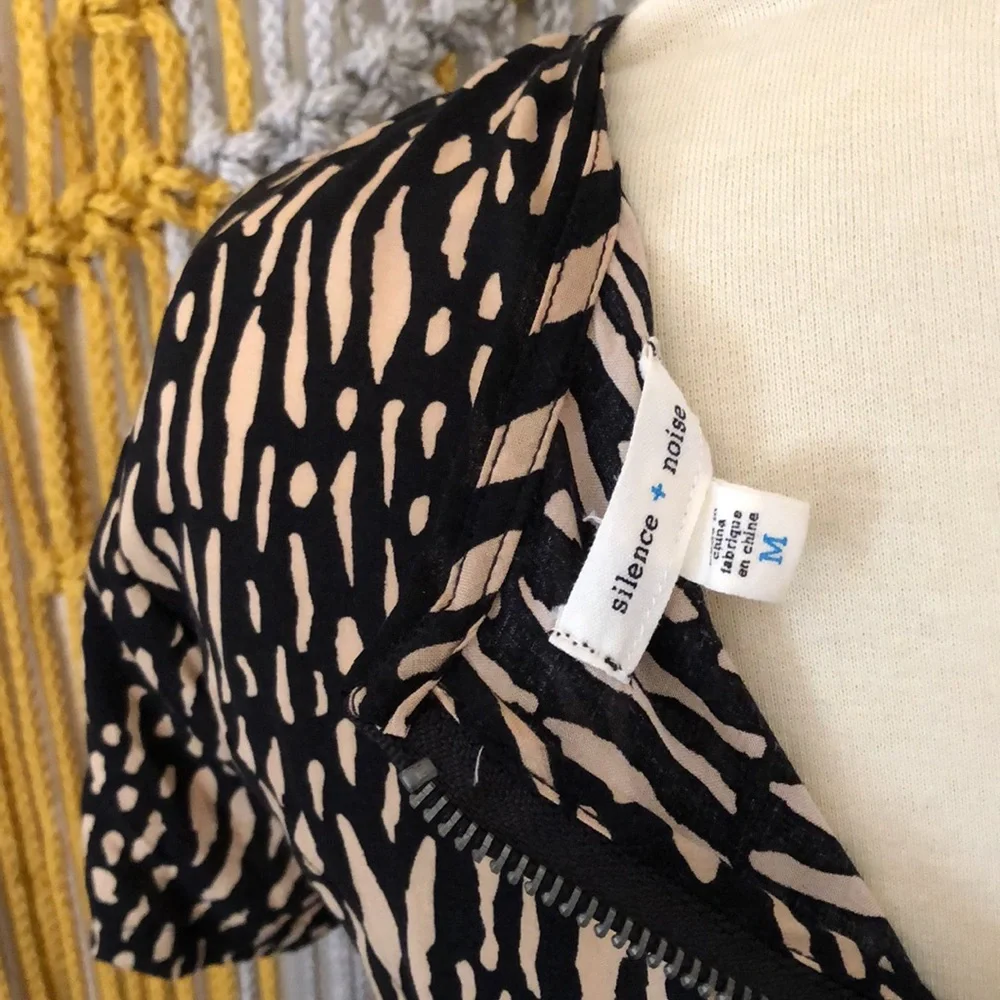 Silence + Noise Tunic - Picture 3 of 4